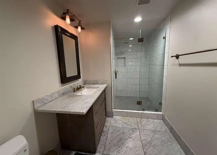 Modern 2BR Beach Walk Retreat with King&Coastal Vibe