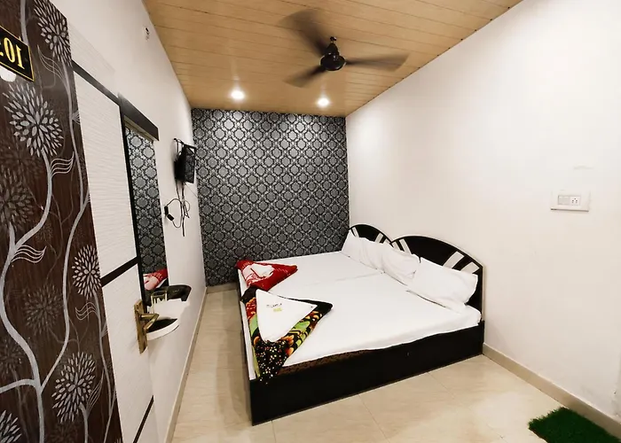 Hotel The Aliza Palace