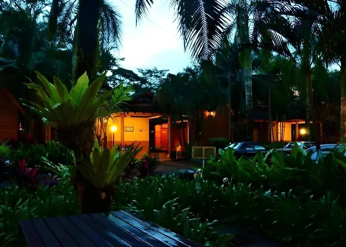 Six Villa Inn
