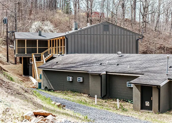 Grey Pine Lodge
