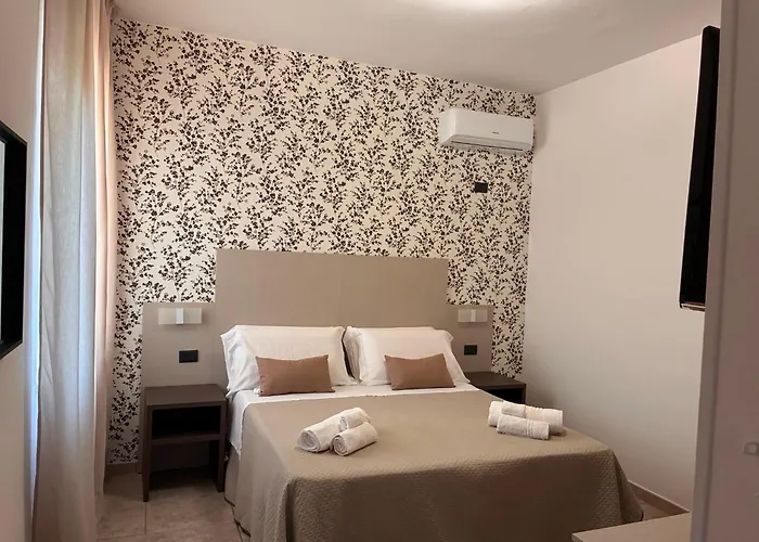 Hotel Paradiso 1972