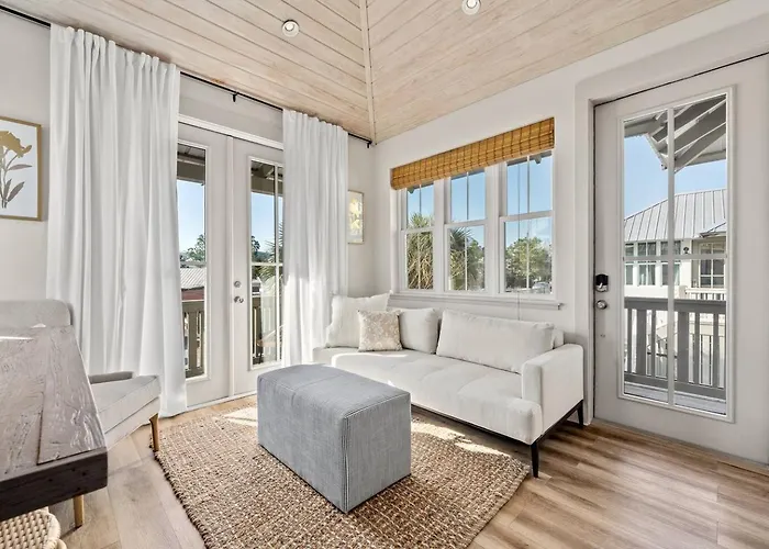 Walk To Beach, 30A Carriage House, Sleeps 4