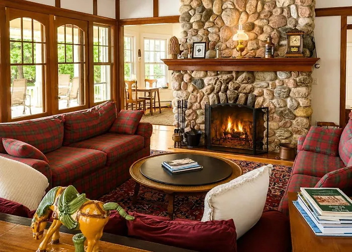 New! The Frankfort Beach House - Spectacular!