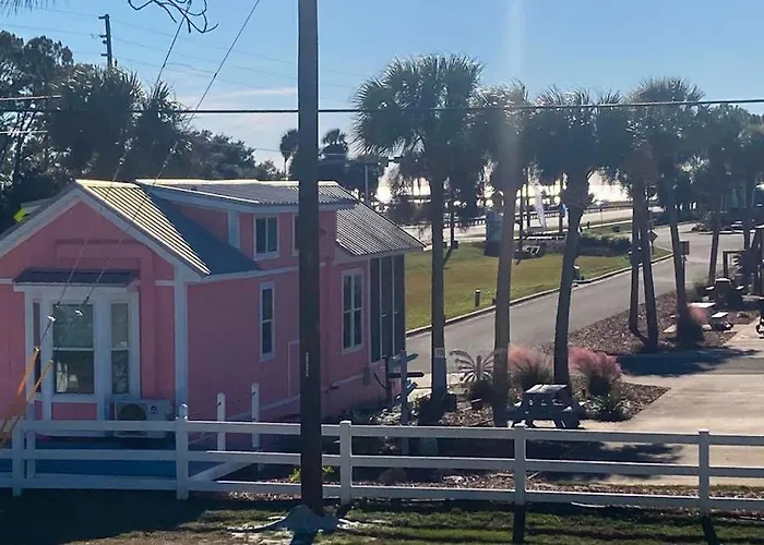 Dog-Friendly Florida Beach House Steps From The Water In Carrabelle