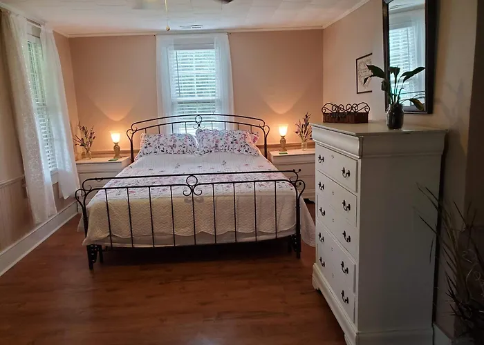3 Bdrm Country Farmhouse With Free Boat Ramp Access