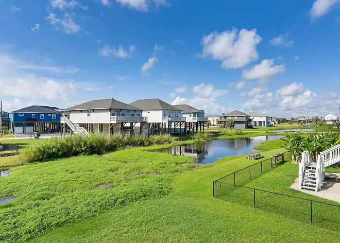 Walk To Ocean! Crystal Beach Gem W/ Decks & View!