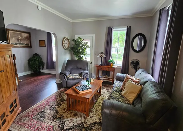 Beautiful House Short Walking Distance To Beach