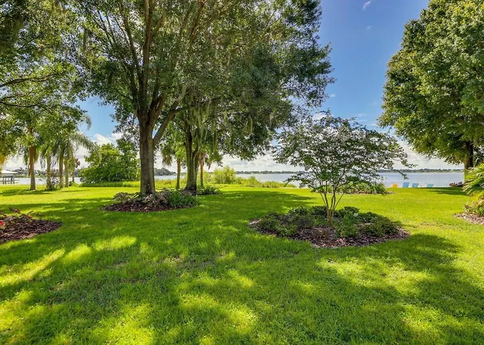 Lakefront Frostproof Retreat With Private Beach