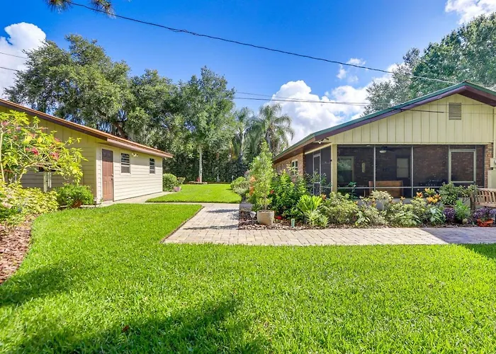 Lakefront Frostproof Retreat With Private Beach