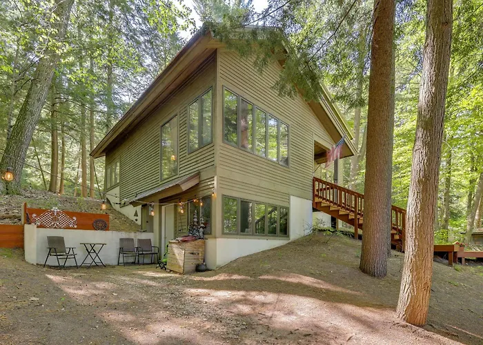 Glen Arbor Home W/ Glen Lake Access & Shared Dock!
