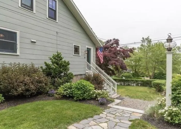 3Br Rockport Coastal Retreat | Walk To Beach