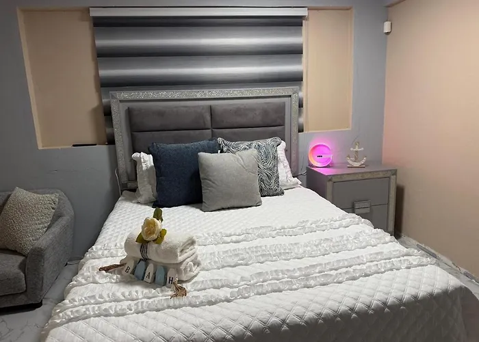 Cozy Beach Apartment -Steps To The Beach Apt A
