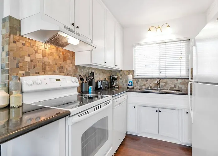 Beachside 2Br Condo, 2 King Beds , Near Disney