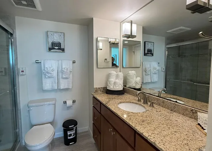 Downtown Skyline Suite- Breathtaking View