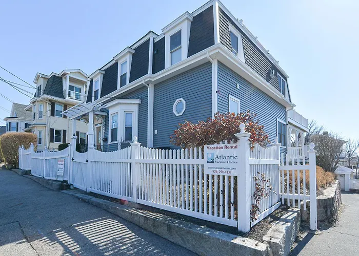 Harbortown Hideaway