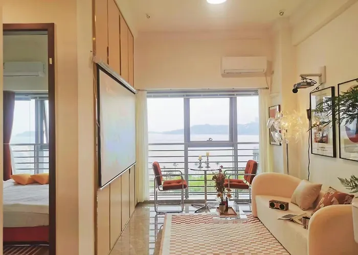 Yueluo Xishuang Bay Suites