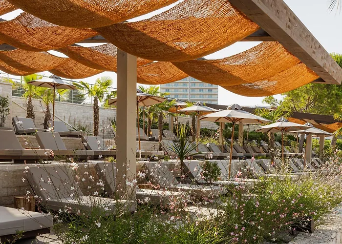 Le Meridien Lav Split