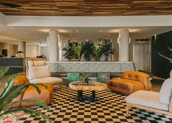 Wayfinder Waikiki - Voted Top 10 Best Hotels In Hawaii!