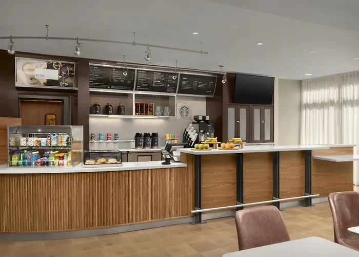 Courtyard By Marriott Bloomington