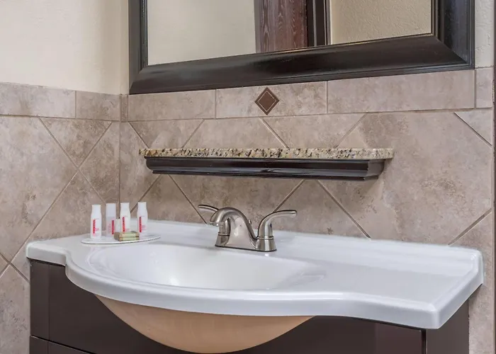 Ramada By Wyndham Minneapolis Golden Valley