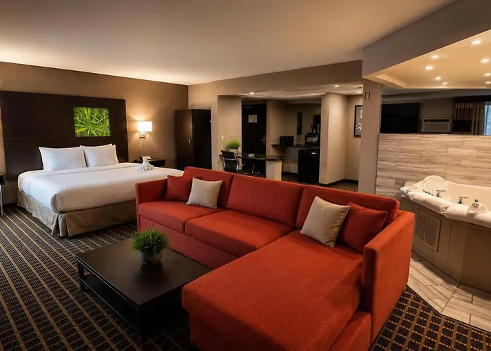 Ramada By Wyndham Minneapolis Golden Valley