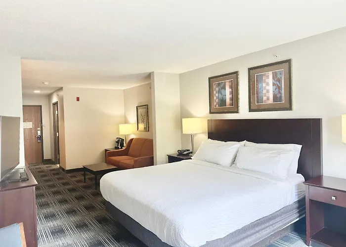 Holiday Inn Express & Suites Meriden By Ihg