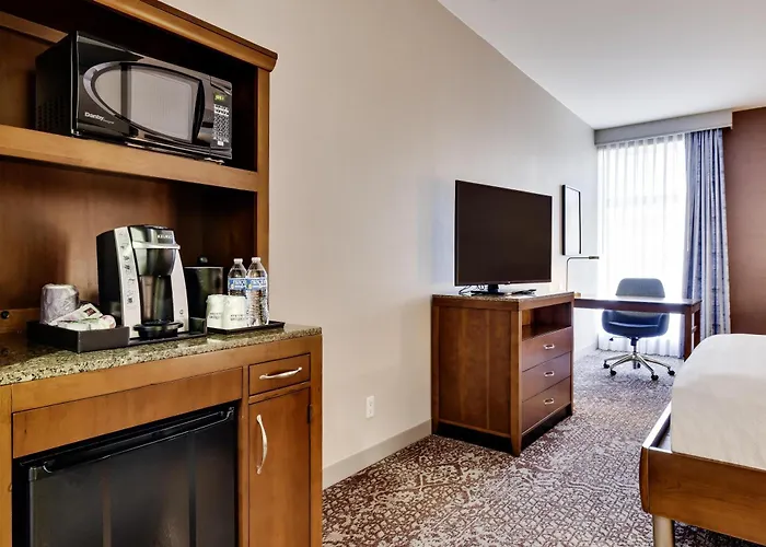 Hilton Garden Inn Alexandria Old Town National Harbor