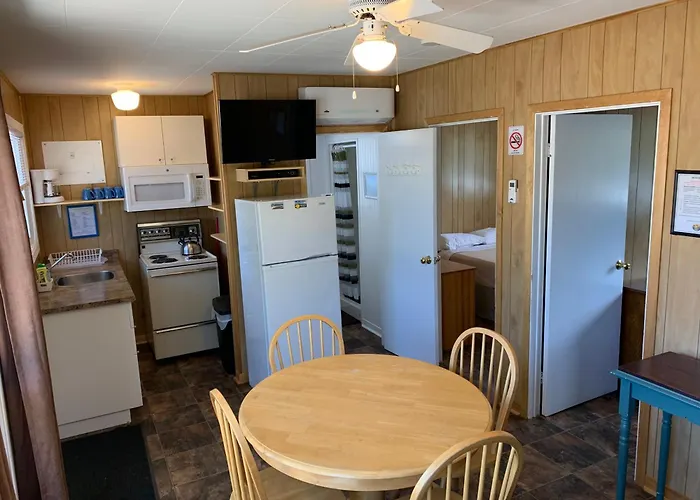 Wu Wu'S Cabins
