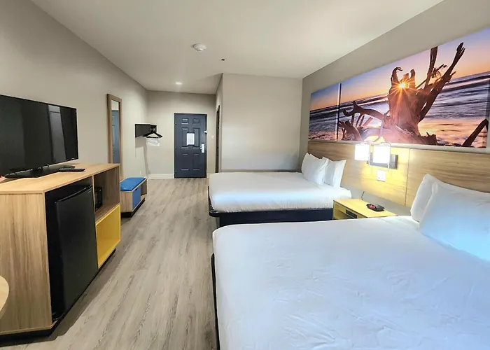 Days Inn & Suites By Wyndham Galveston West/Seawall