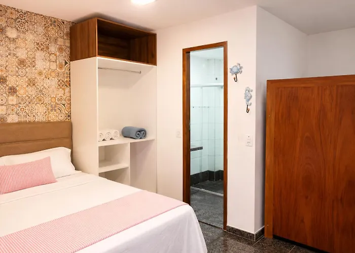 SEGUNDA CASA - Seu cantinho em Guarapari, 1 minuto a pé da Praia do Morro! Suítes confortáveis e modernas - Para casal ou para grupos de até 4 pessoas