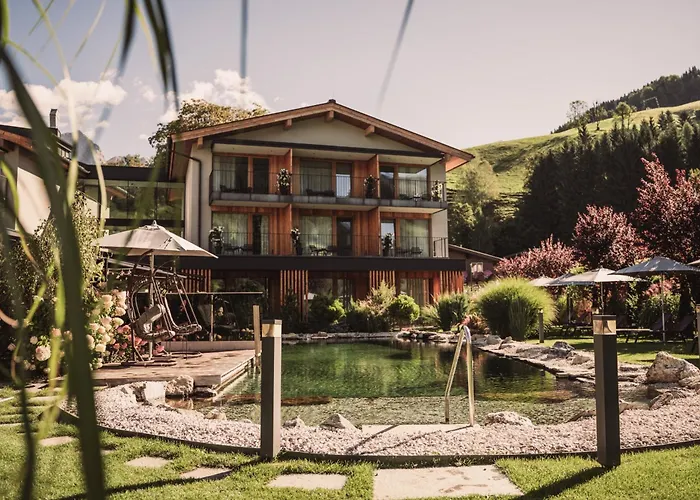 Wellness und Brunch Hotel MorgenZeit beheizter Naturteich Genuss Frühstück bis 13 Uhr Hochkönig Sommercard