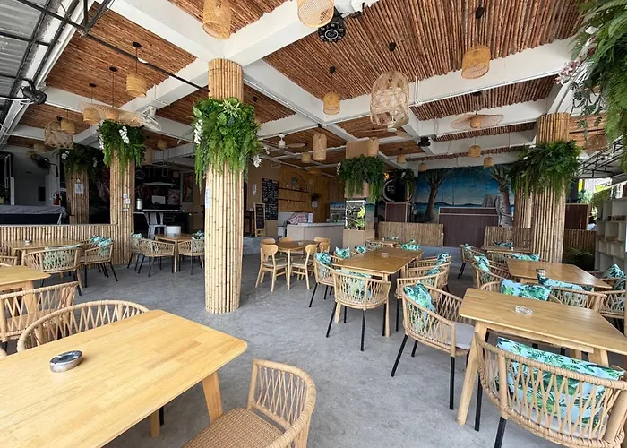 Eclipse Hostel And Bar