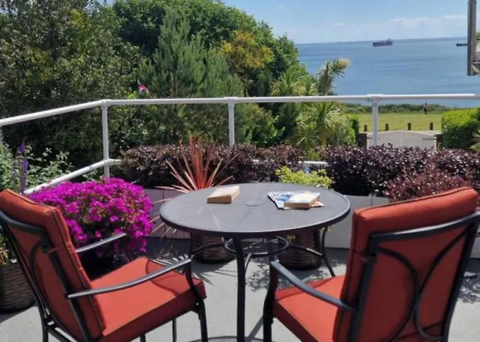 Blue Hills Luxury Apartment, Bay Front With Parking