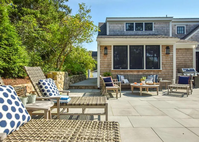 Gorgeous Home 2 Min Walk To Beach