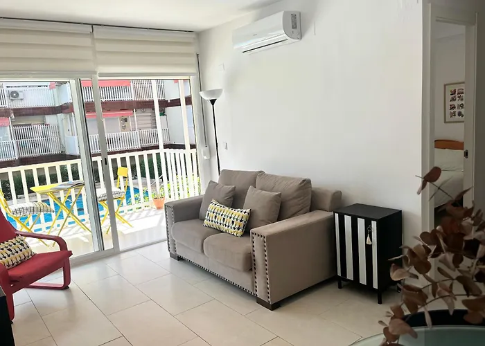 Escápate al Sol Apartamento con Piscina y Playa Cercana