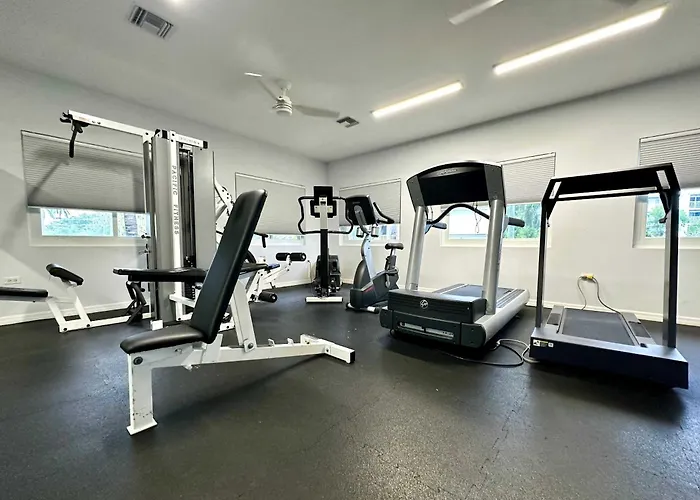 Crescent Point Condo #9 - 3Br 7 Mile Beach Condo