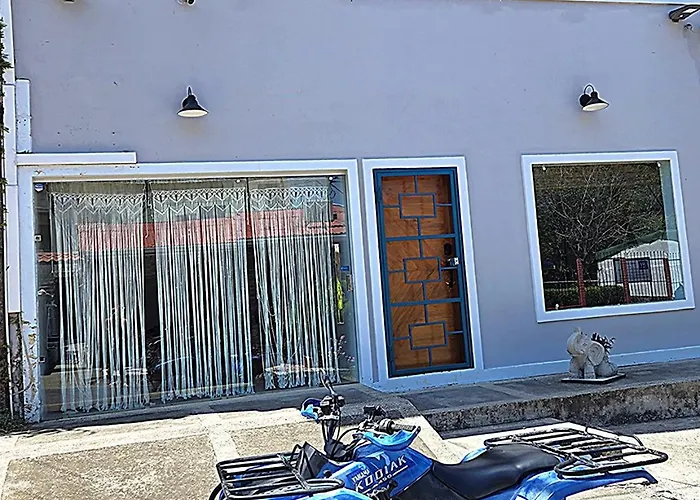 Modern Luxury Apartment In Town And Peaceful With Ac And Hot Water