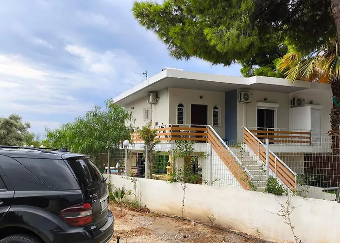 House With A Pool, 2' From The Beach