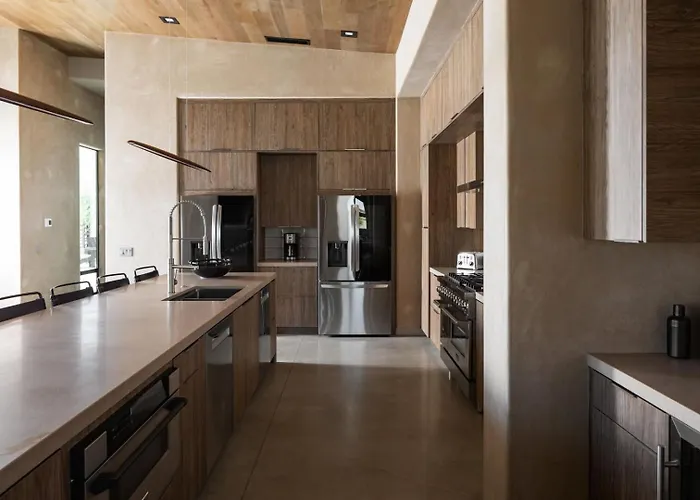 Peak By Fieldtrip - 8 Bedroom Modern Oasis - 2 Pools