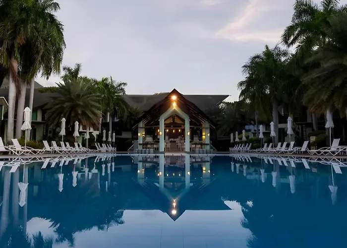 Acuatico Beach Resort & Hotel