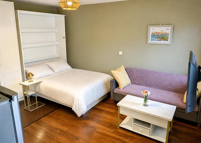 Bolishka Whispers, Spacious Bright Studio Accom