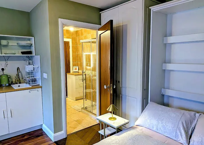 Bolishka Whispers, Spacious Bright Studio Accom