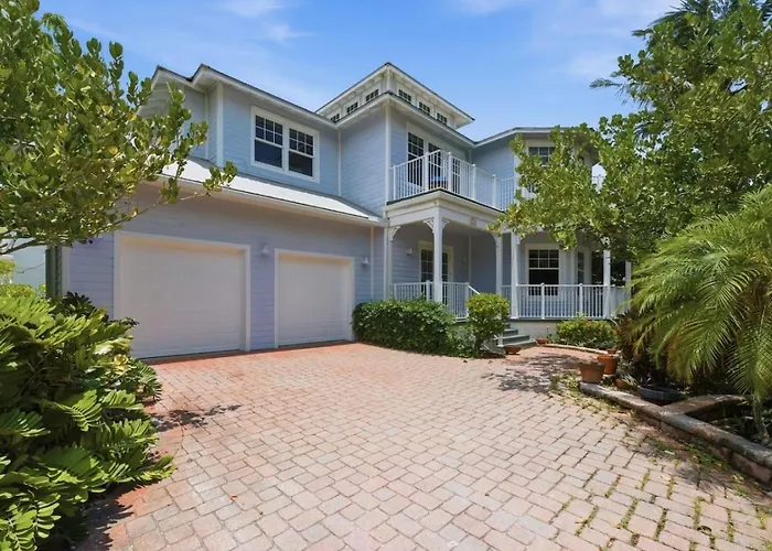 4Br Ocean View Home. Steps Away From Juno Beach!