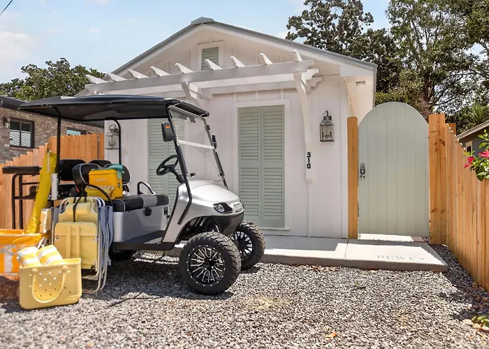 Cottage W/ Hot Tub - Walk To Beach & Shops