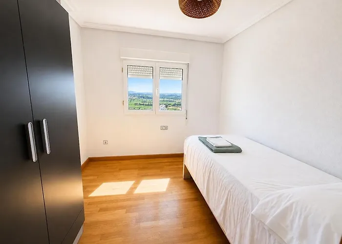 Sea Views And Free Parking By The Beach