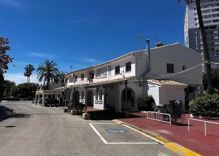 Sea Views And Free Parking By The Beach