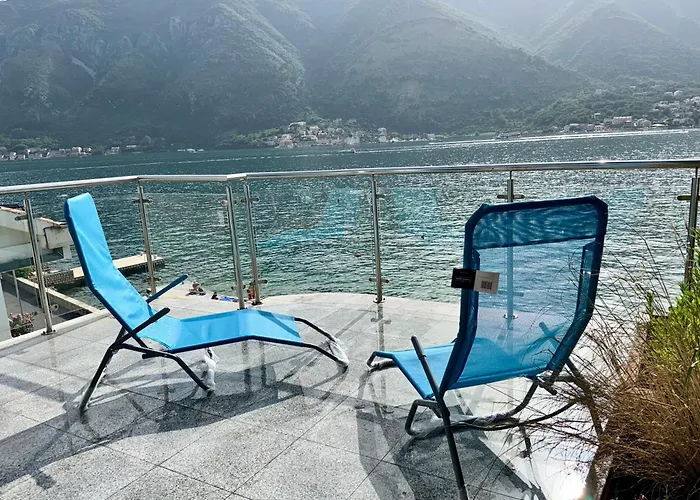 Maxim Azure Residence Waterfront Aparthotel