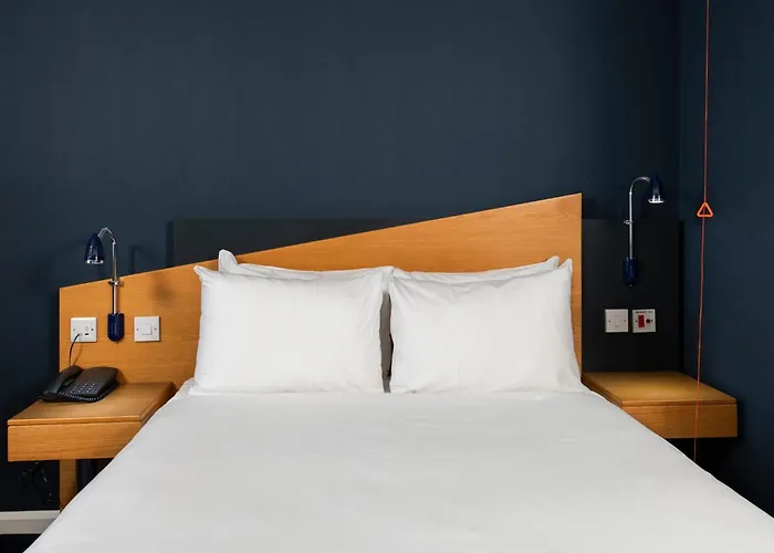 Holiday Inn Express Birmingham Oldbury By Ihg