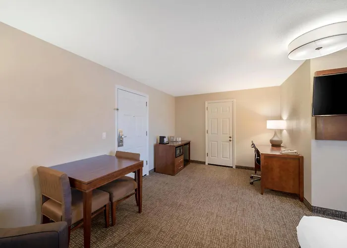 Comfort Suites Red Bluff Near I-5