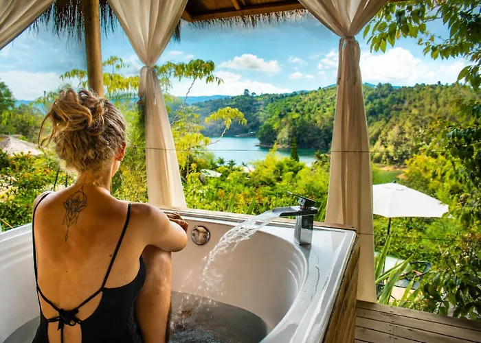 Levit Glamping - Hotel Frente Al Embalse Guatape Penol (Adults Only)